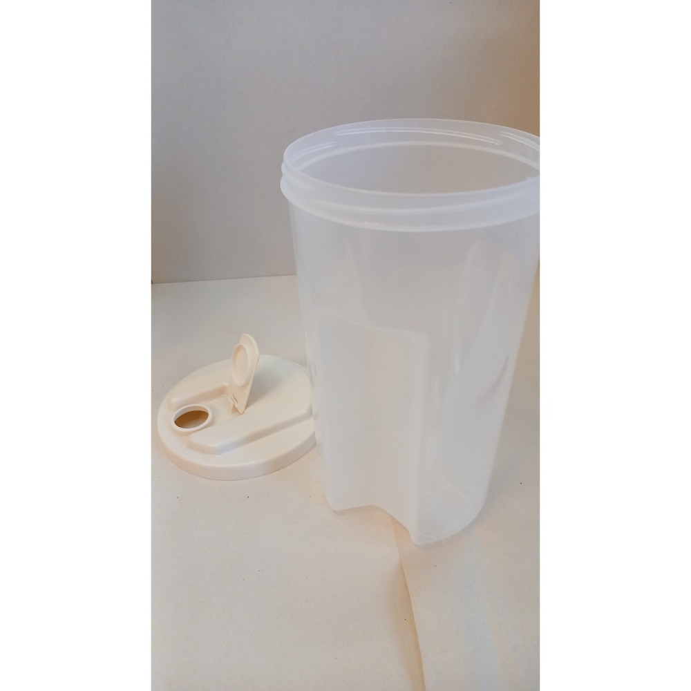 Rubbermaid Pitcher 2 Quart Frosted Almond Lid Excellent Vintage Flip Top Spout